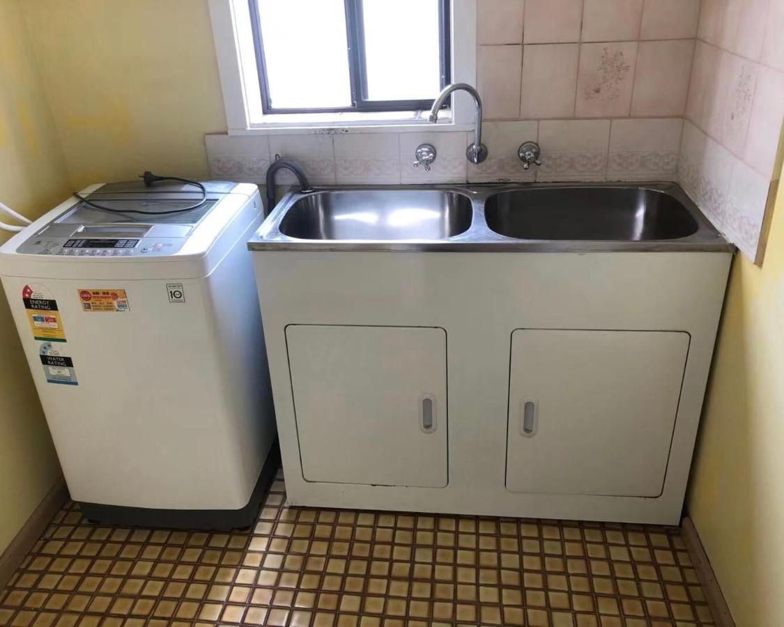 A Single Room Near The Railway Station Melbourne Ngoại thất bức ảnh
