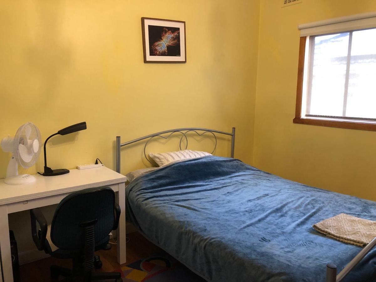 A Single Room Near The Railway Station Melbourne Ngoại thất bức ảnh