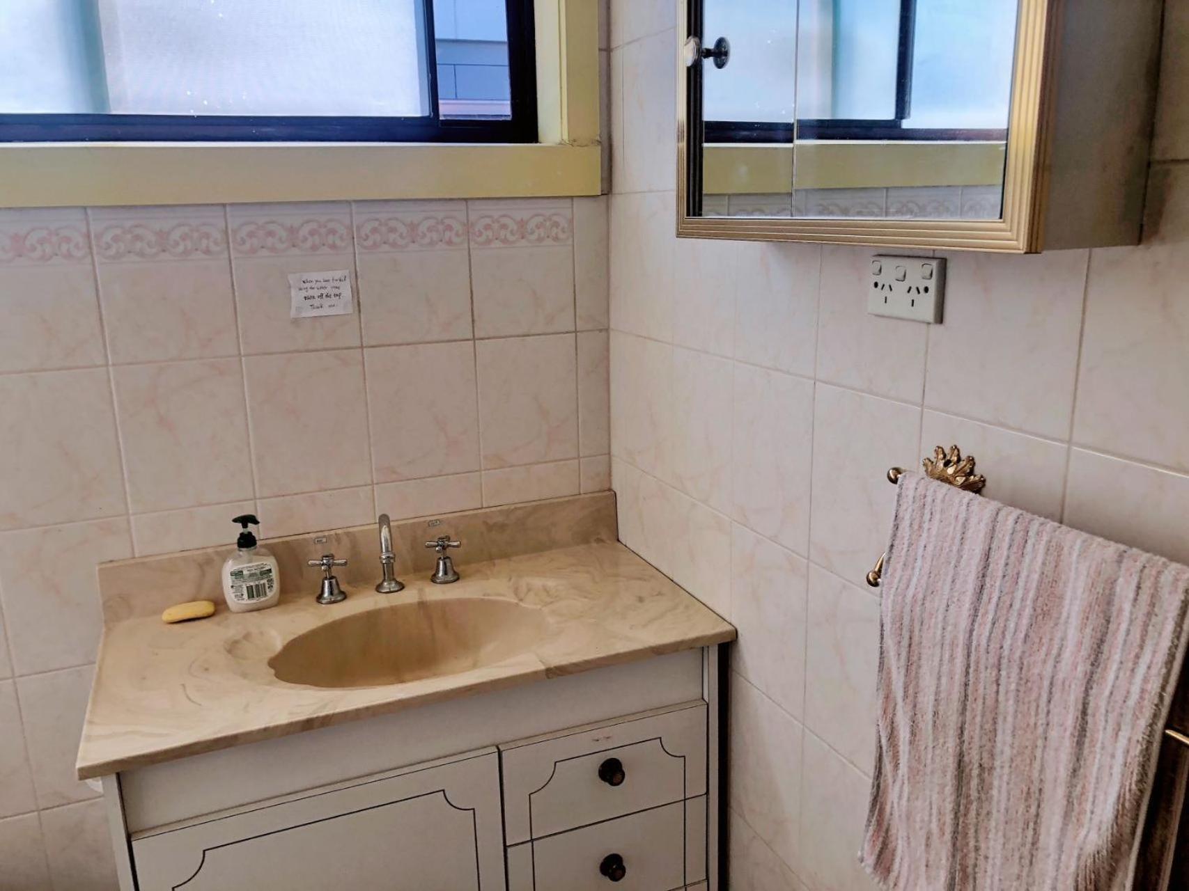 A Single Room Near The Railway Station Melbourne Ngoại thất bức ảnh