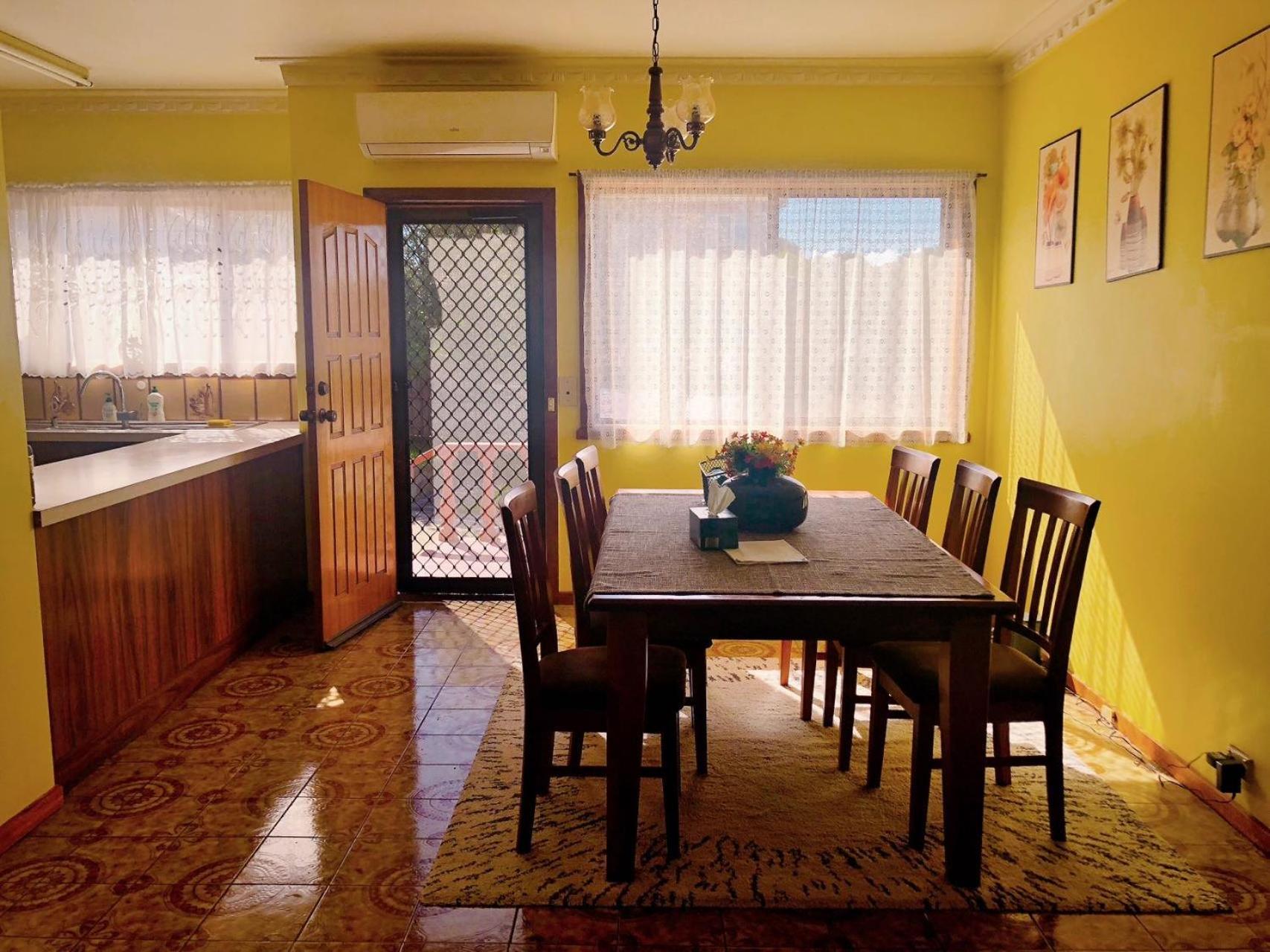 A Single Room Near The Railway Station Melbourne Ngoại thất bức ảnh